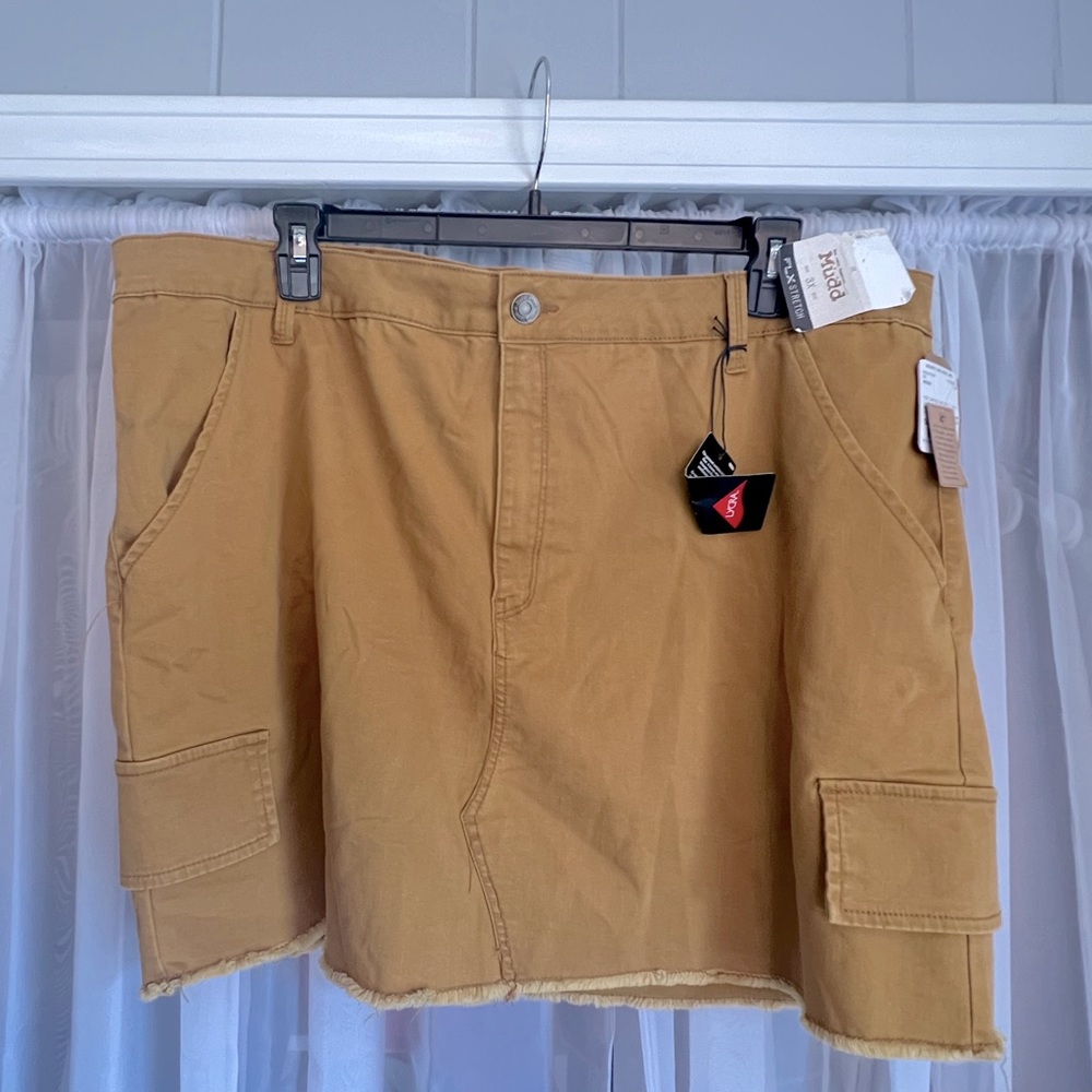 NWT Skirt